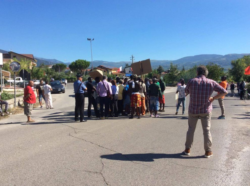 Castelvenere,protesta dei migranti