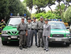 Gli agenti del Corpo Forestale dello Stato (foto di archivio)